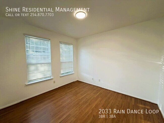 Building Photo - 2033 Rain Dance Loop
