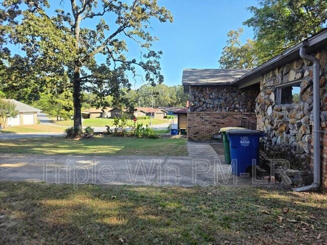 Building Photo - 5505 Crescent Dr