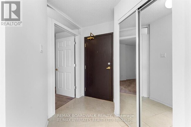 Building Photo - 310 Central Park Dr