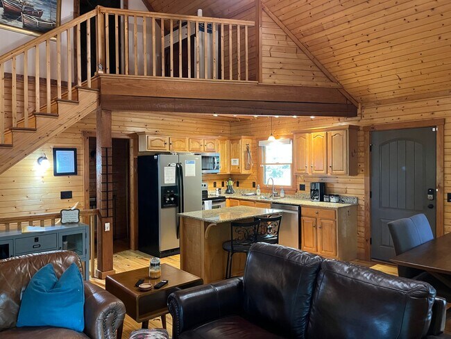 Building Photo - Beautiful 3/2 Mountain Home Rental!