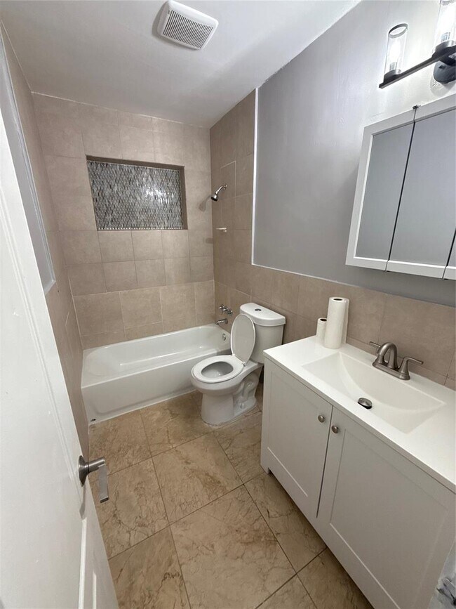 Foto del edificio - 15700 NW 39th Pl