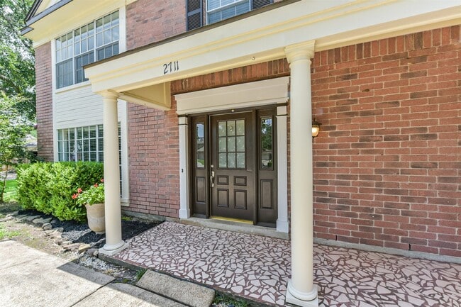 Foto del edificio - 2711 Weald Way Ct