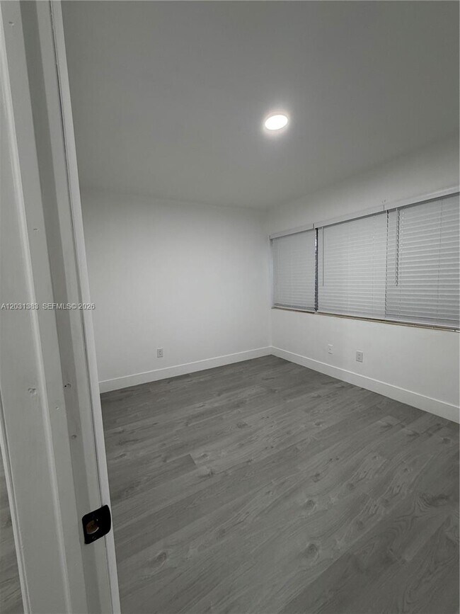 Foto del edificio - 324 Surfside Blvd