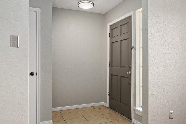 Foto del edificio - 419 Heatherwood Ct