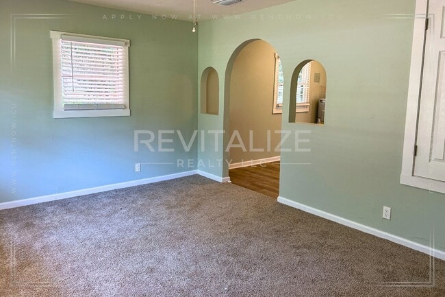 Building Photo - Fully Remodeled 3-Bed Home with Spacious Y...