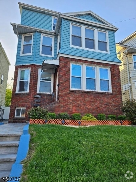Building Photo - 271 Davis Ave