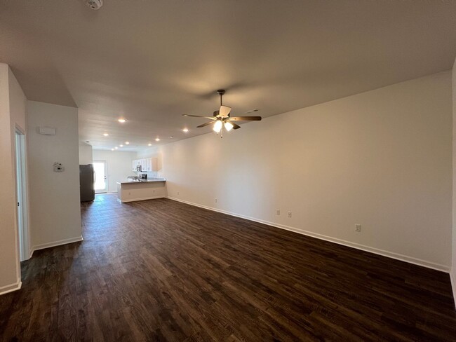 Building Photo - NEW 3 Bedroom Duplex In Duenweg, MO!
