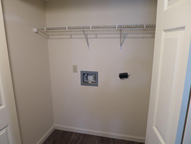 Building Photo - 9023 Countryside Ln