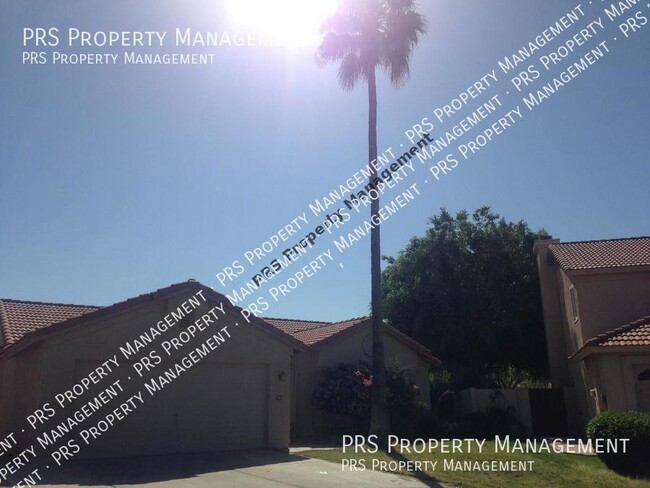 Building Photo - Newly Listed!
