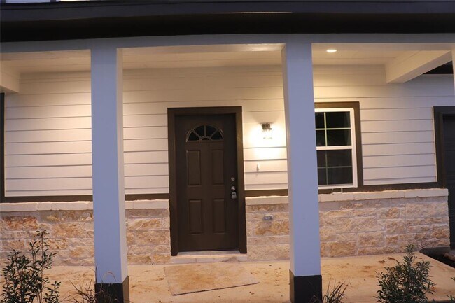 Building Photo - 11857 GATE Dr