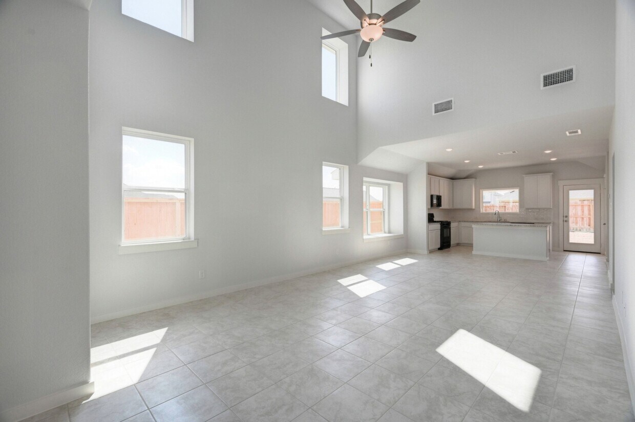 Building Photo - 21251 Shr Blf Dr