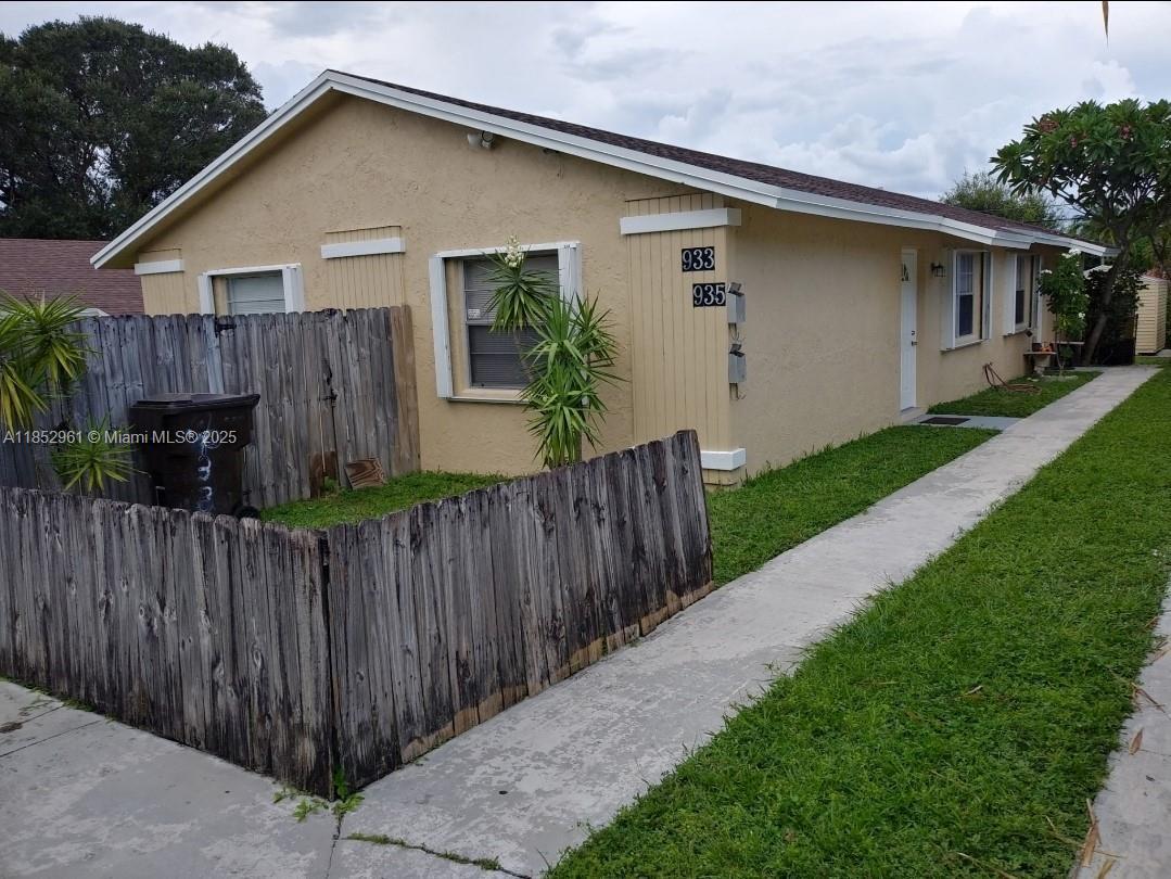 Foto principal - 933 Francis St