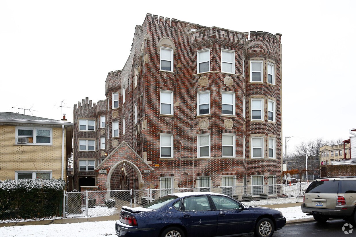 Primary Photo - 7914 S Dobson Ave