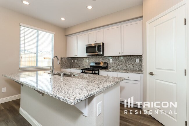 Building Photo - 2037 Comstock Ln