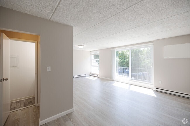 2BR, 1.5BA 778SF - Greenbush Station