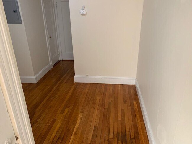 Building Photo - 9/1 No Fee! Junior 1BR/large studio in Bri...