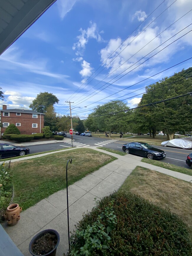 Building Photo - 1032 Hope St