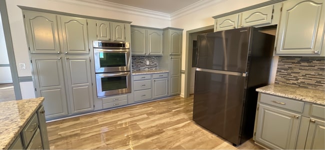 Building Photo - Stately Brick Home in Prime City Location