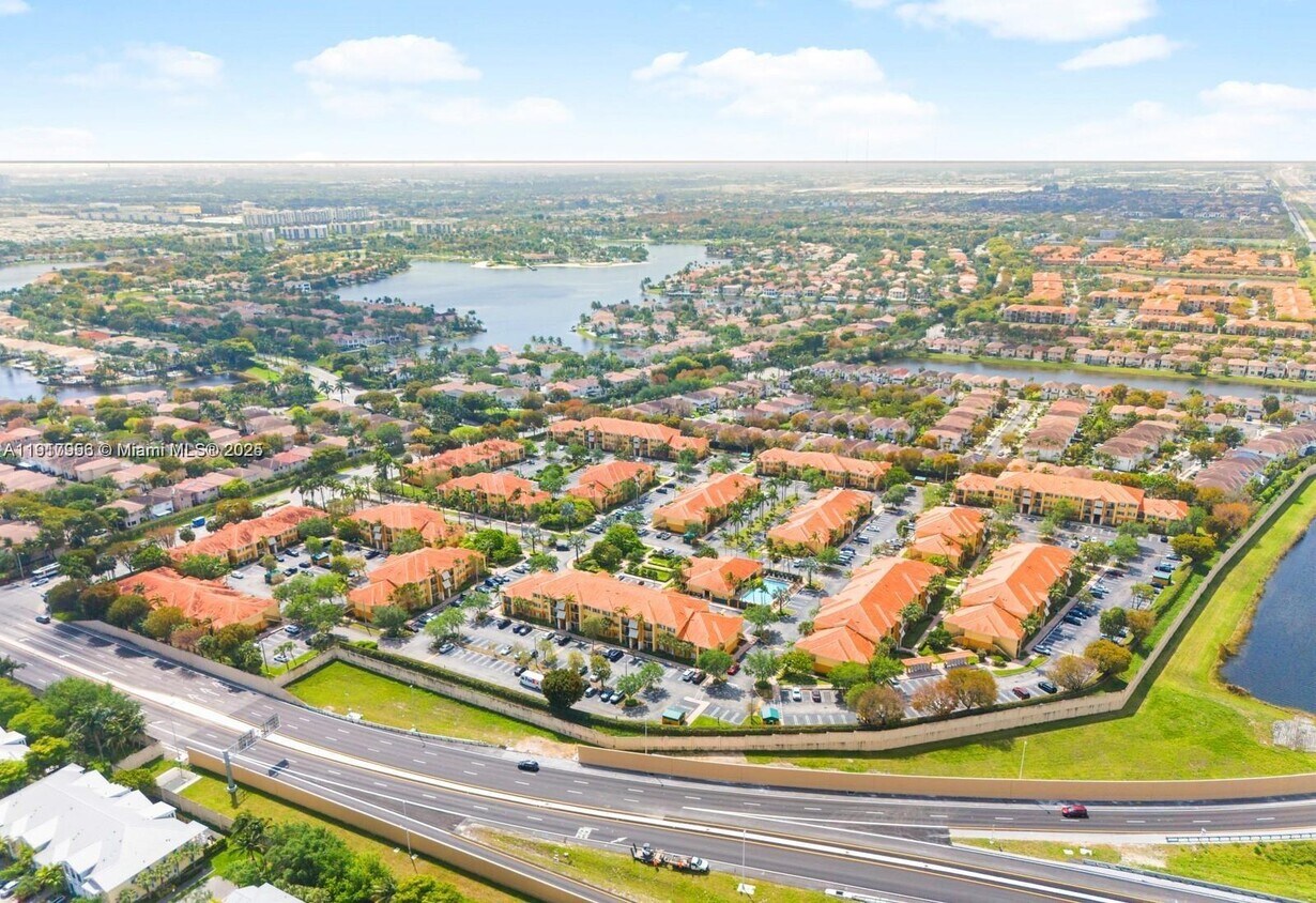 Foto principal - 7300 NW 114th Ave