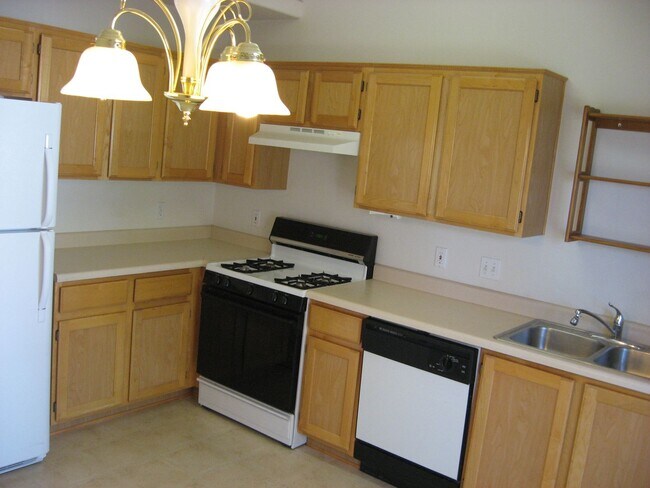Building Photo - 3 Bed 2 Bathroom Home in Cedar City