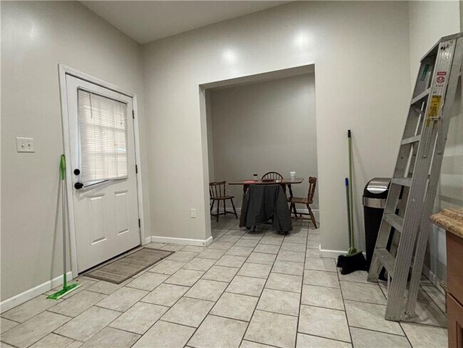 Building Photo - 214 3rd St