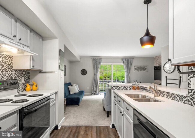 Building Photo - 327 Mt Pleasant St