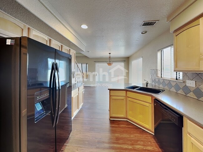 Foto del edificio - 19746 E 50th Ave