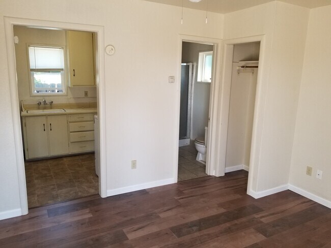 Building Photo - 2881 Pennington Rd