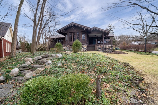 Building Photo - 126 Mahrt Ave