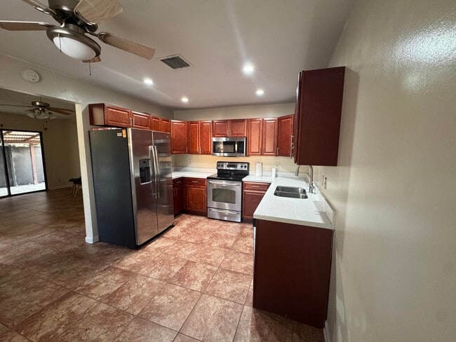 Building Photo - 4928 Alder C Dr