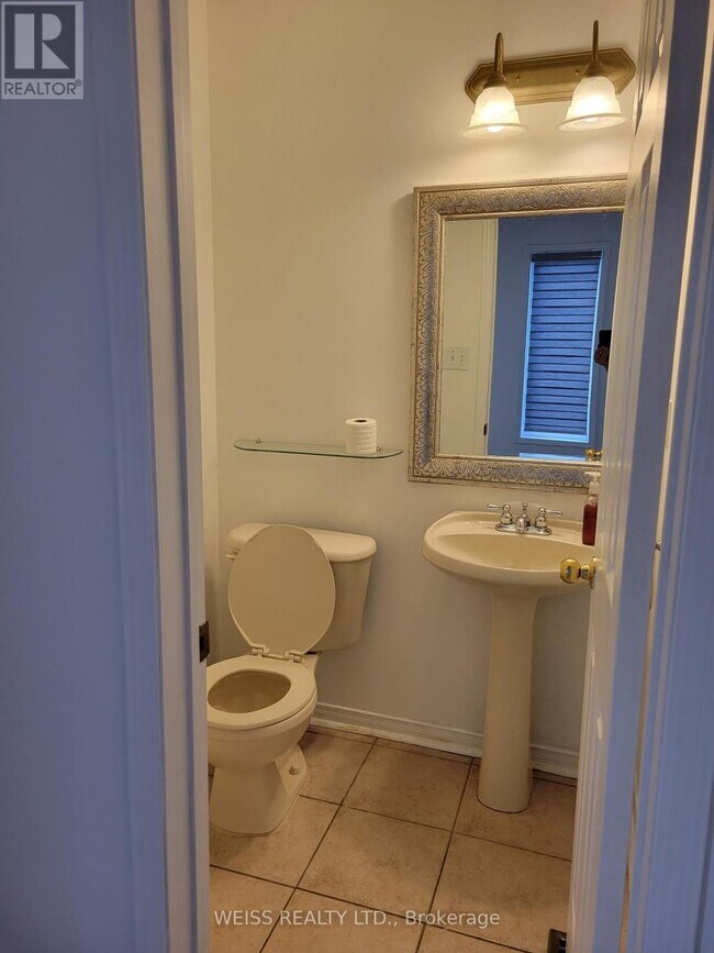 Photo du bâtiment - 1068 Foxglove Pl