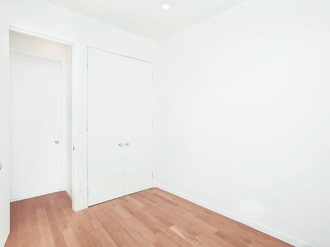 Foto del edificio - 410 E 153rd St