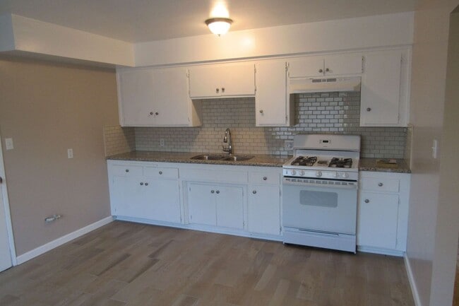 Building Photo - Beautiful NW Home!