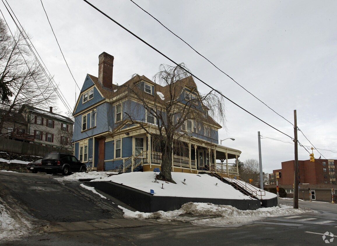 Primary Photo - 39 Newton St