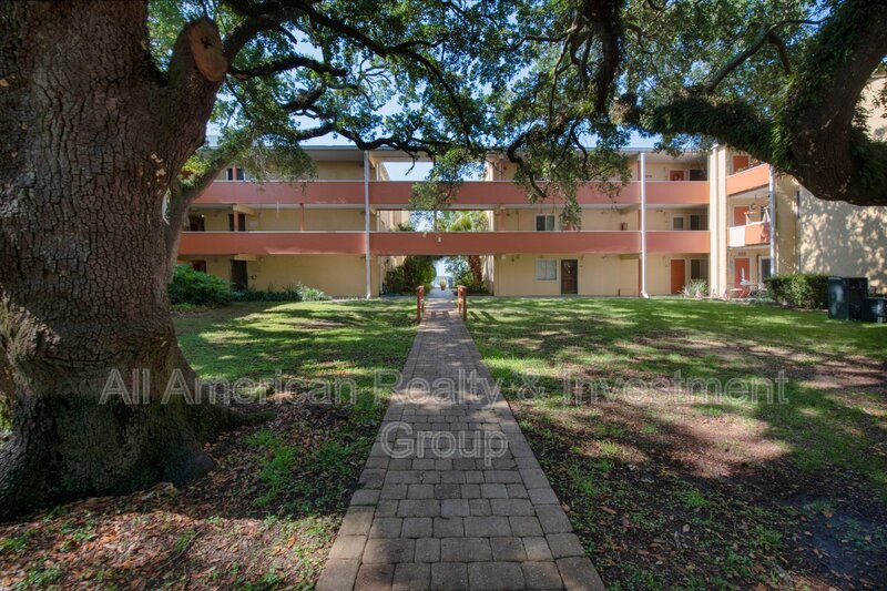 Primary Photo - 209 W Miracle Strip Pkwy