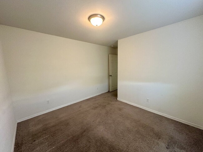 Building Photo - 226 W Watson Ct