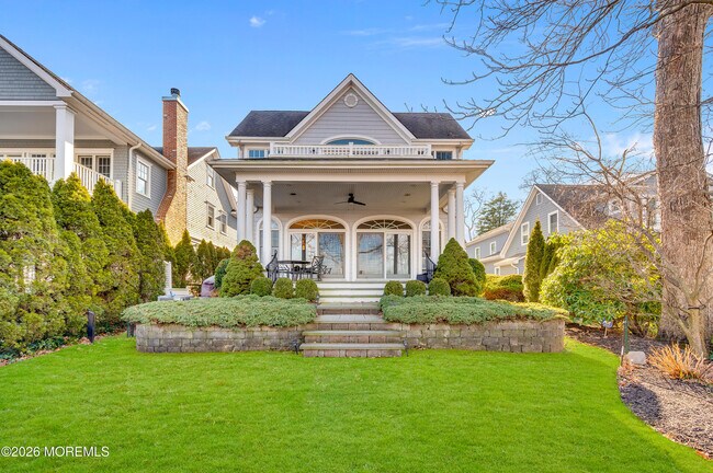 Foto del edificio - 619 Beacon Blvd