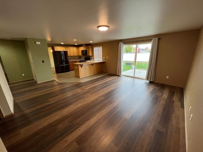 Building Photo - Stunning 4 Bed, 2.5 Bath Home in Cheney ne...