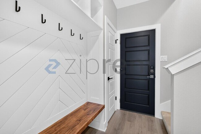 Building Photo - Unit