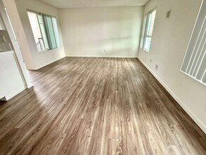 Building Photo - 1042 15th St