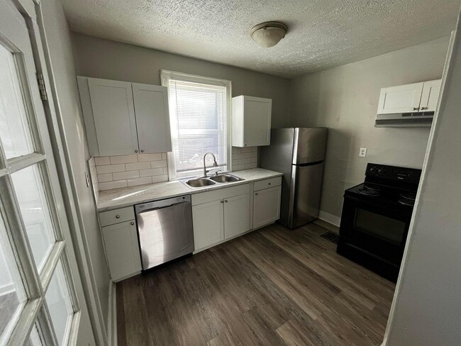 Foto del edificio - 556 Southwood Ave