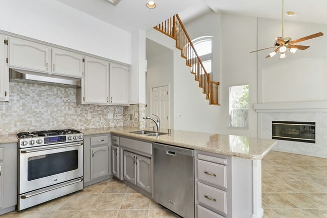Building Photo - 2932 Prado Ln