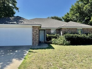 Building Photo - 116 Lindenwood Ln W