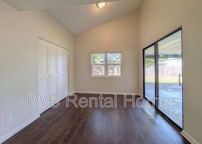 Building Photo - 8374 Coralberry Ln