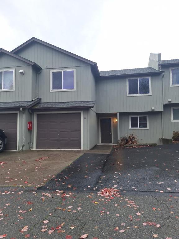 Foto principal - 1866 NE Fairview Ave