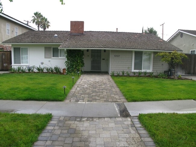 Building Photo - 5137 E Vista Hermosa St