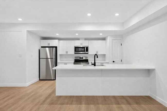 Building Photo - 10320-10147 147 St NW