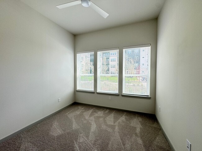 Building Photo - 4700 Lakeside Holw St