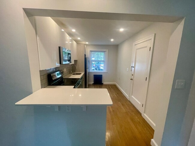 Building Photo - Luxury 2Bed / 1Bath in Newton's Waban Neig...