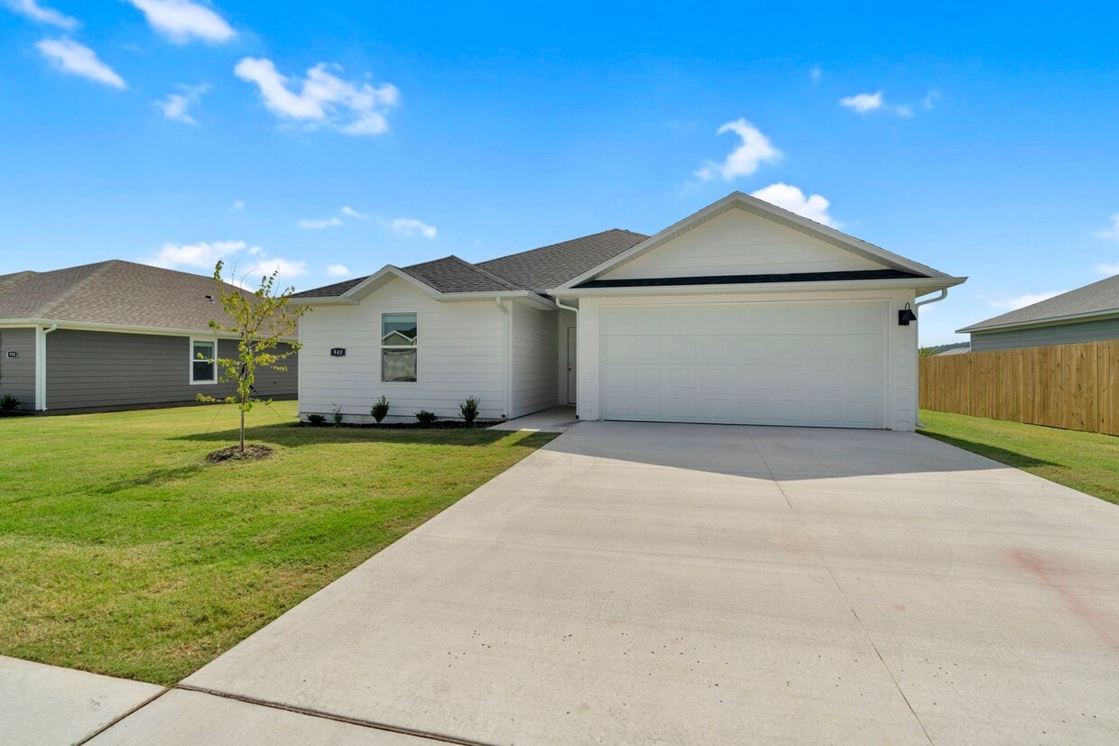 Brand-New 3 Bedroom Home in Prairie Grove! Move-in Ready! - Brand-New 3 Bedroom Home in Prairie Grove!...